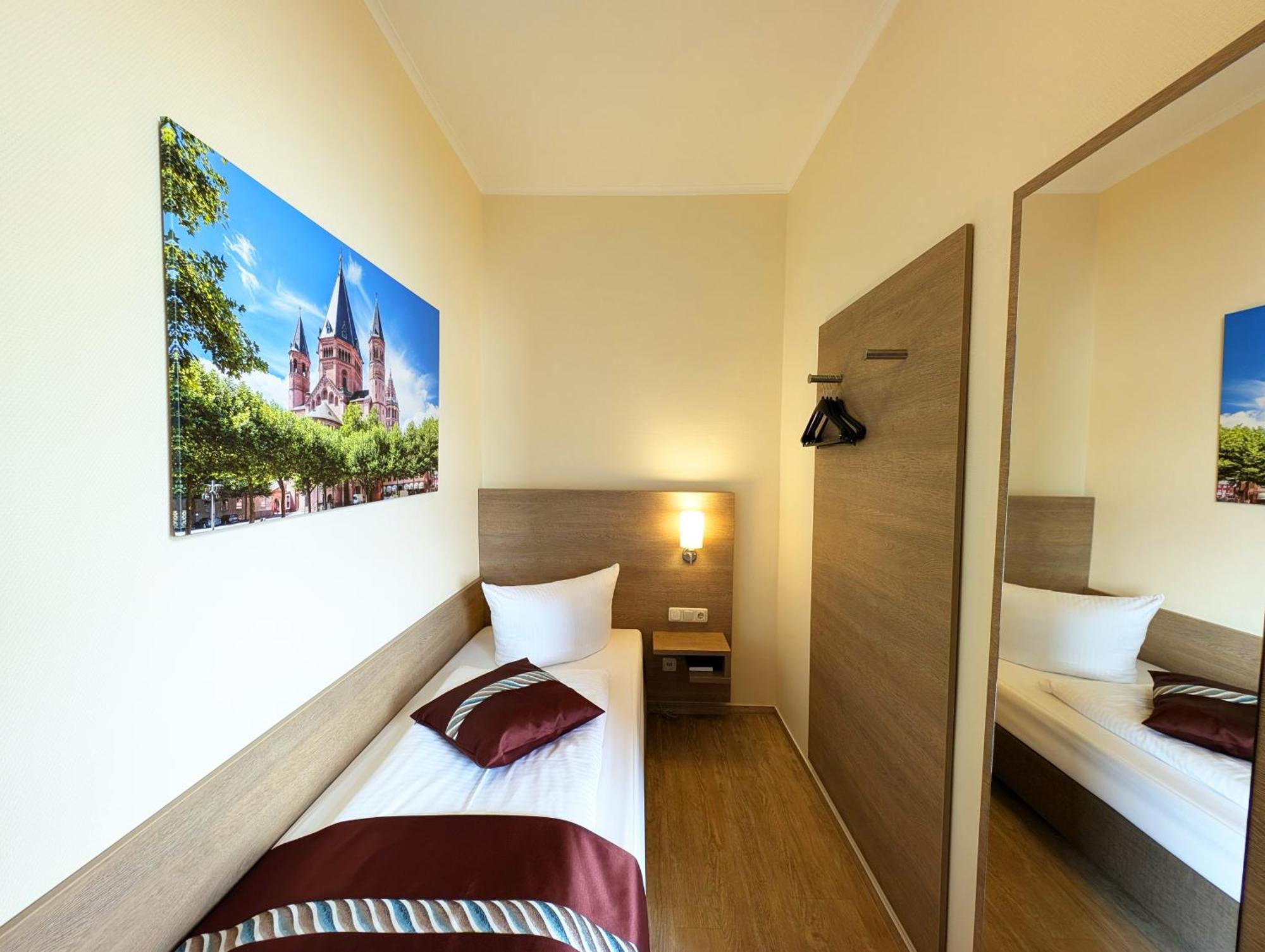 Mainzer Hof Hotel Bagian luar foto